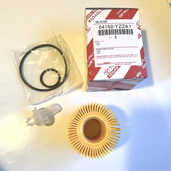 Genuine OEM Toyota Engine Oil Filter 04152-YZZA1 - Picture 1 of 9
